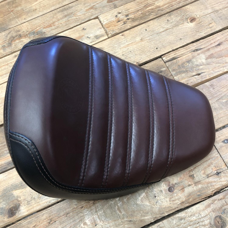 Indian Scout Bobber rider's solo seat - black & brown vinyl